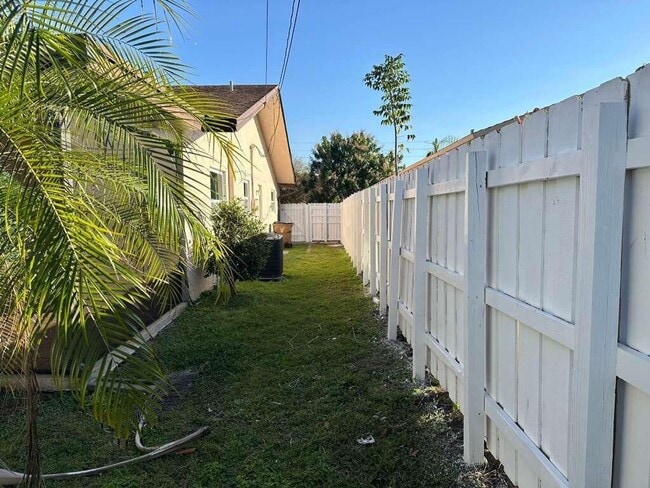 Foto del edificio - 3291 SW 4th St