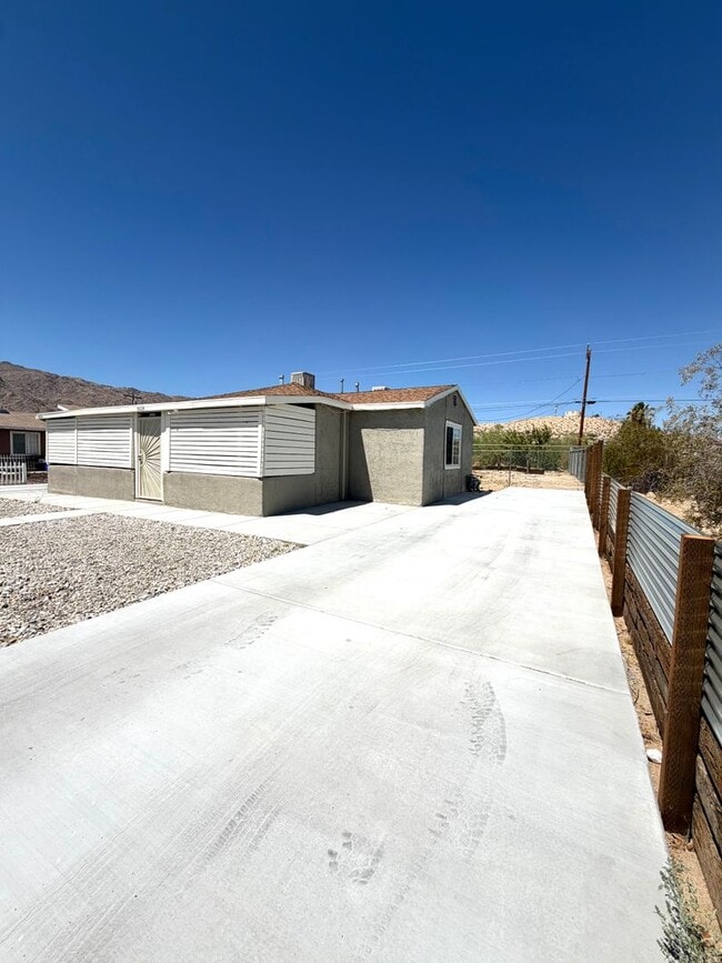 Building Photo - 6614 Tamarisk Ave