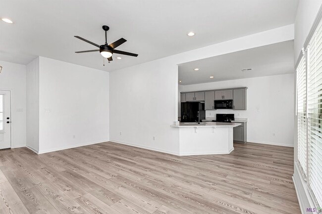 Building Photo - 28307 Moreau Dr