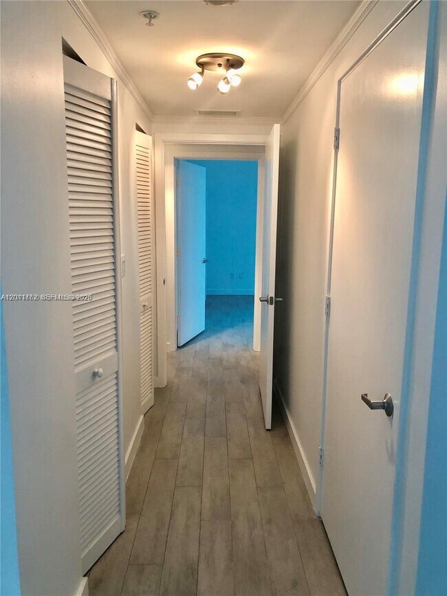 Building Photo - 335 S Biscayne Blvd
