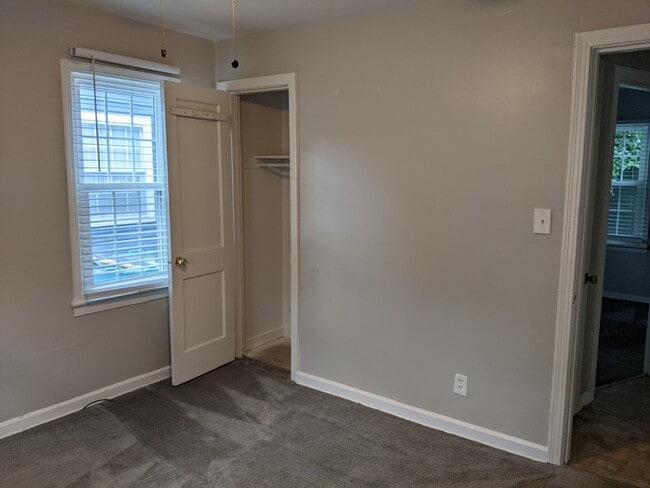 Building Photo - 2Bed 1Bath near Shively
