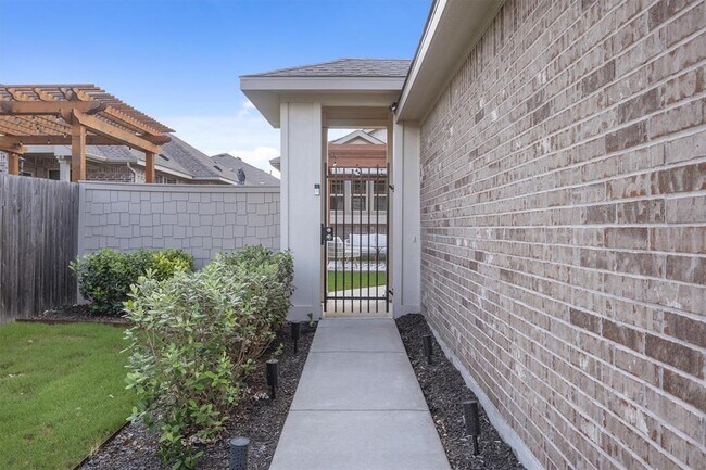 Building Photo - 17921 Lungo St