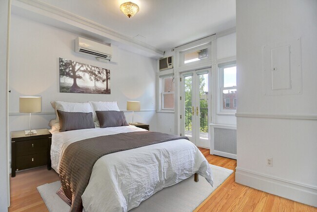 Ensuite Bedroom - 934 Hudson St