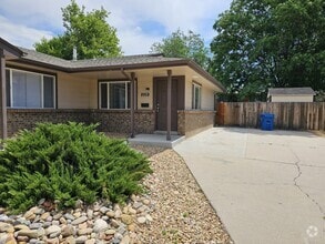Building Photo - 8958 Circle Dr