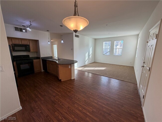 Foto del edificio - 50 Aura de Blanco St