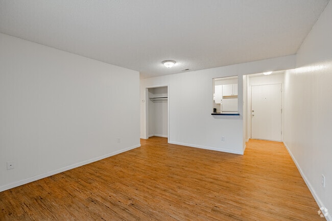 1BR, 1BA - 505SF - Living Room - Chartwell Apartments