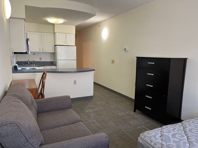 Interior Photo - 407 College Ave