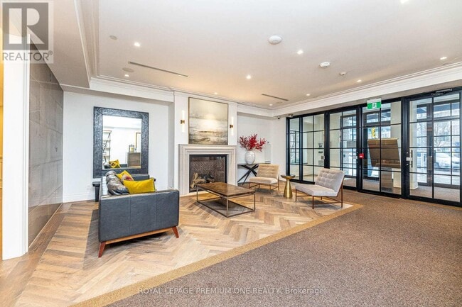 Building Photo - 571 Prince Edward Dr N