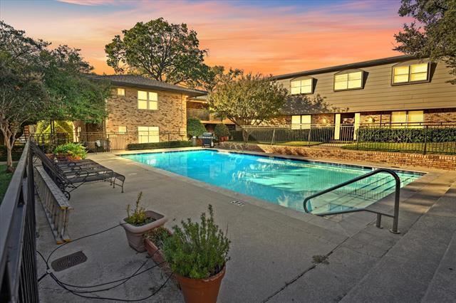 Foto principal - 7925 Royal Ln