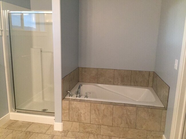 Foto del edificio - 2485 N 180th E