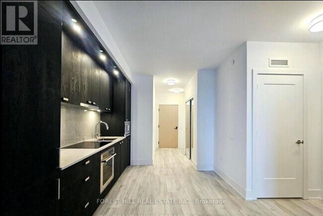 Photo du bâtiment - 10 Inn On The Pk Dr