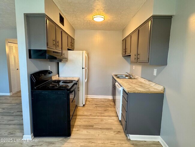 Foto del edificio - 3108 Springfield Dr