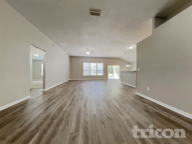 Foto del edificio - 13730 Fish Eagle Dr W