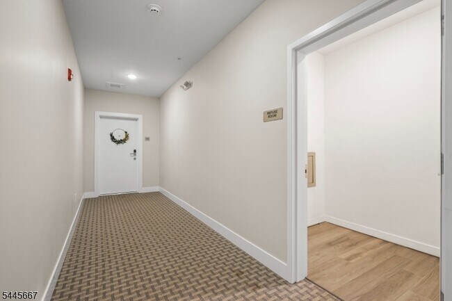 Foto del edificio - 723 Lorhan Dr