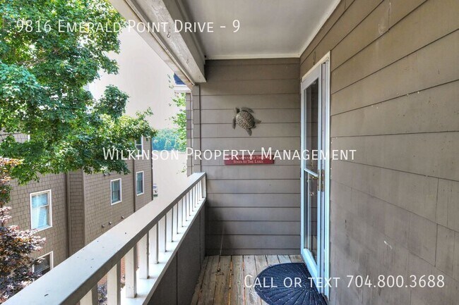 Foto del edificio - 9816 Emerald Point Dr