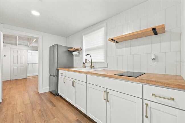 Foto del edificio - 1711 White Ave
