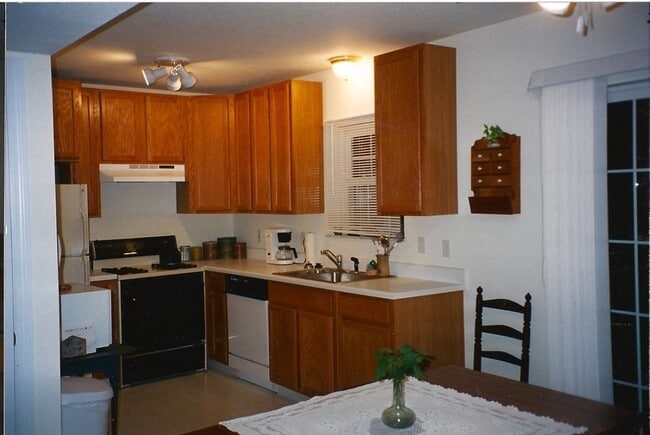 Kitchen - 305 Furnace Dr
