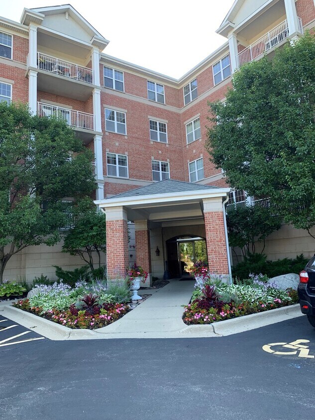 Primary Photo - 101 Pointe Dr