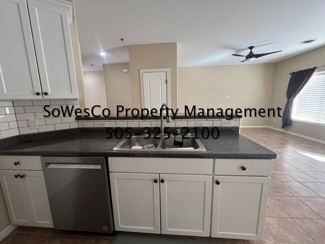 Foto del edificio - Beautiful 3 Bedroom Townhome in Central Farmington