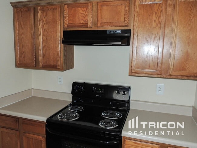 Foto del edificio - 1311 Meadow Walk Dr