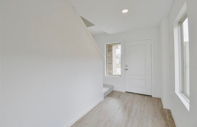 Foto del edificio - Beautiful, Modern, and Peaceful Home in Ne...