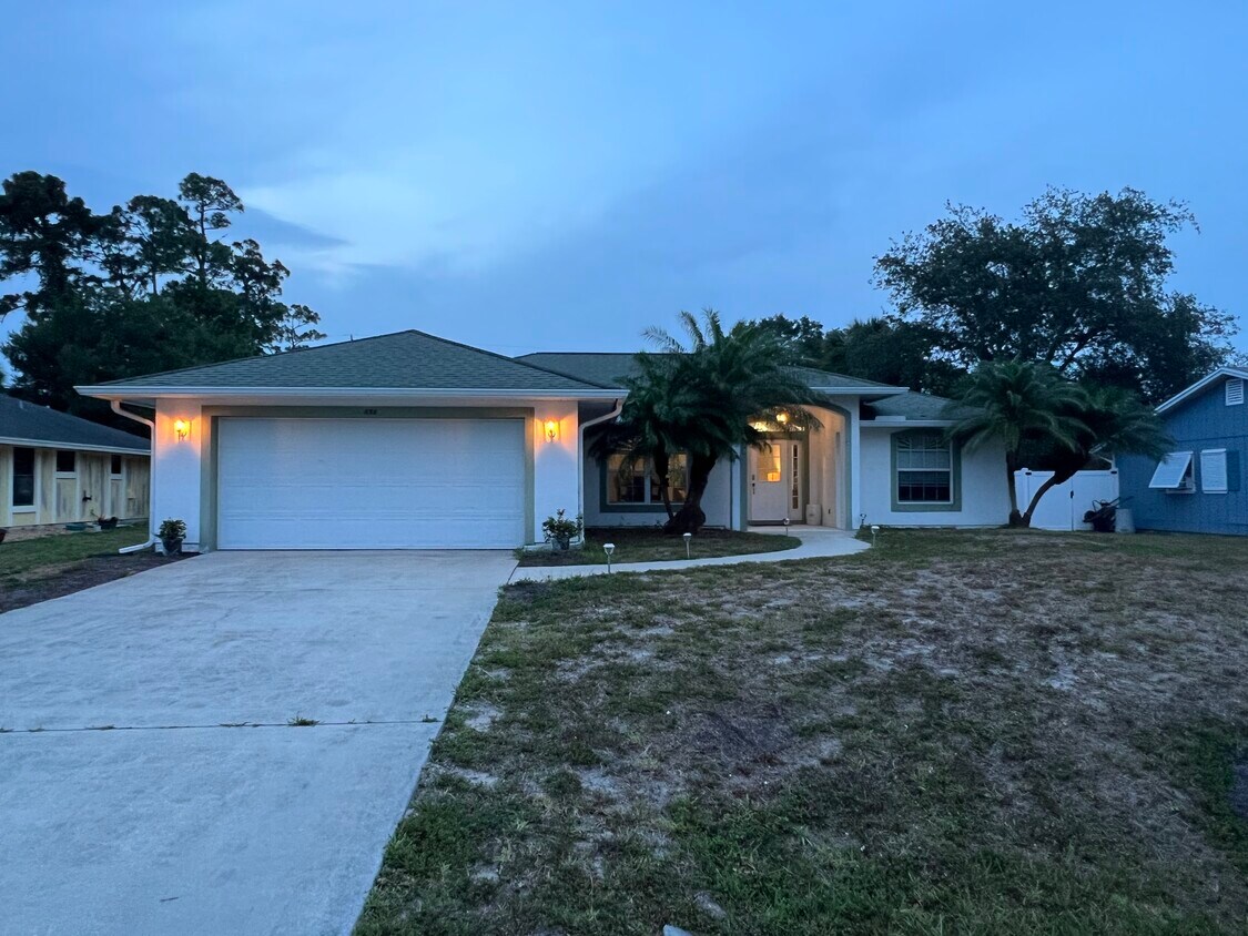 Foto principal - 656 Dempsey Ave