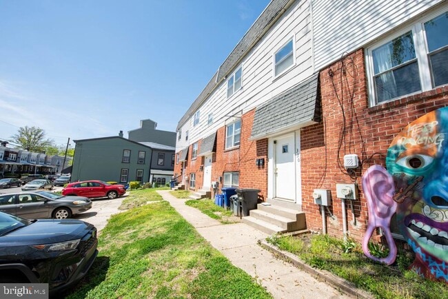 Building Photo - 330 Hermitage St