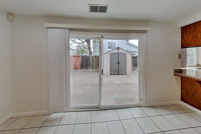Foto del edificio - 2331 Sweetwater Dr
