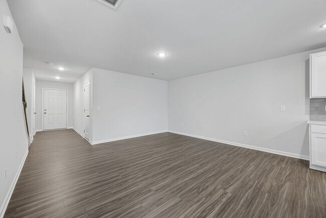 Building Photo - Location Location; 3 BR, 2.5 BA home