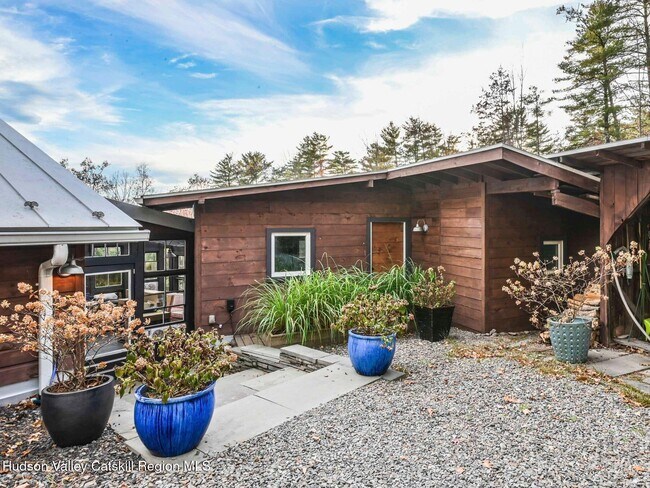 Building Photo - 36 Summers Ln
