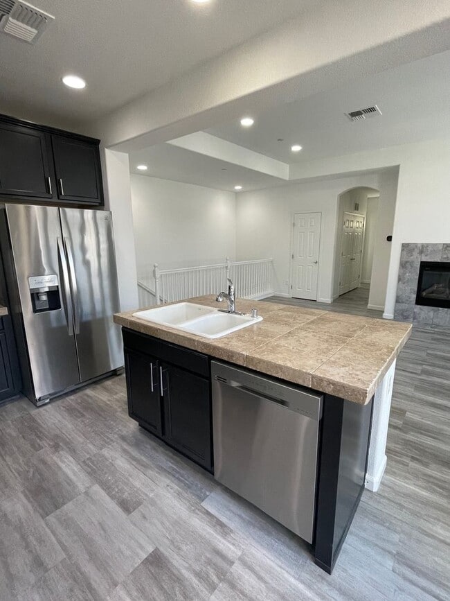 Foto del edificio - Move-In Ready Damonte Ranch Townhome
