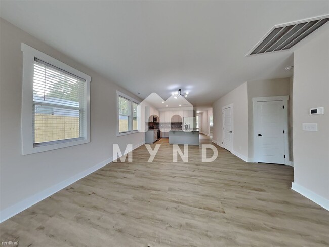 Building Photo - 3 br, 2 bath House - 907 East St