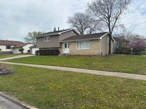 Building Photo - 831 Cambridge Ave