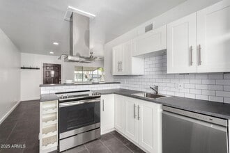 Building Photo - 749 E Montebello Ave