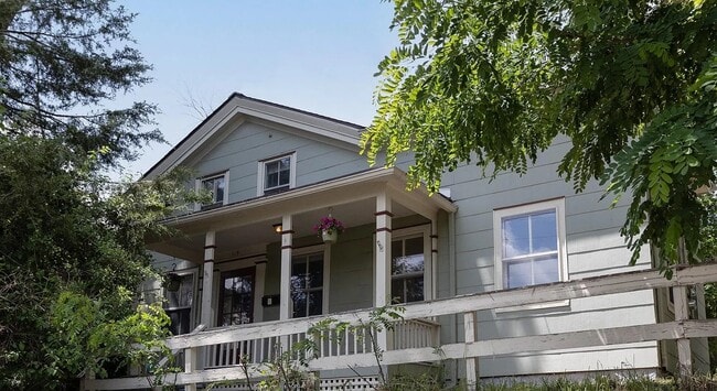 Photo - 115 Chapin St House