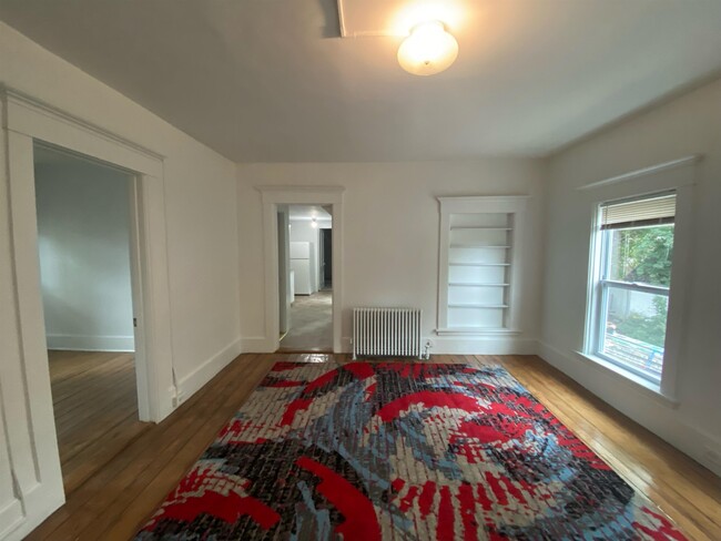 Building Photo - 10 Spruce Ave