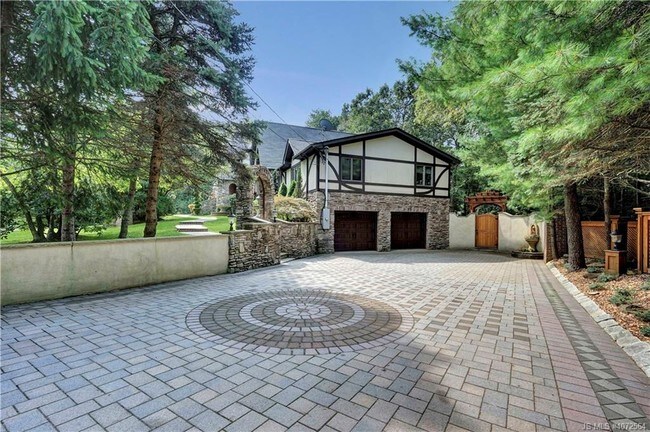 Building Photo - 161 River Rd