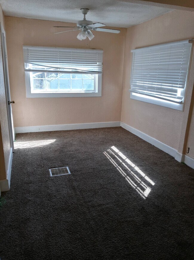 Dormitorio principal - 3806 E 40th St