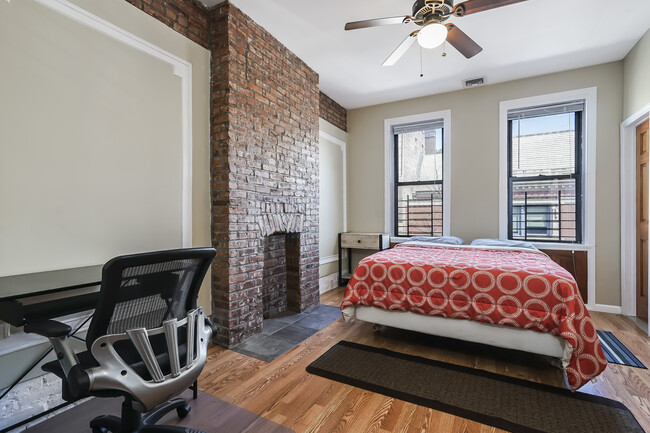 Front bedroom 1 - 366 Lewis Ave