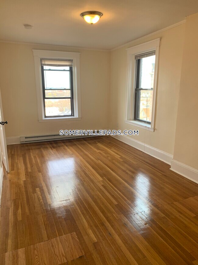 Building Photo - 379 Broadway