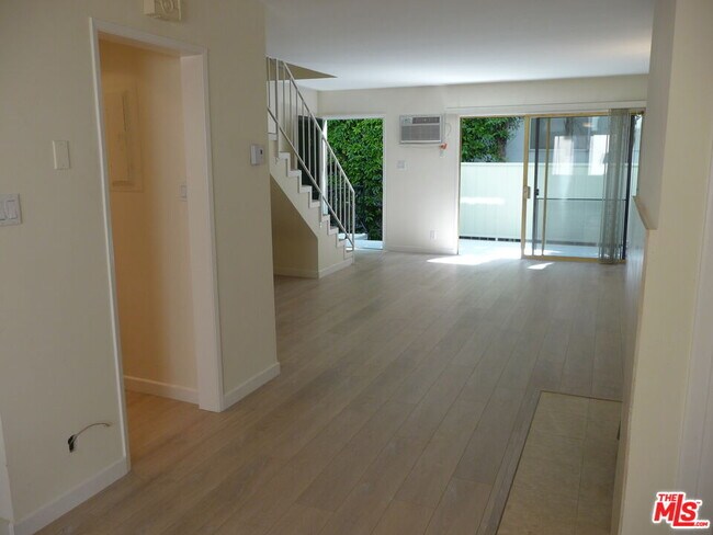 Foto del edificio - 11937 Darlington Ave