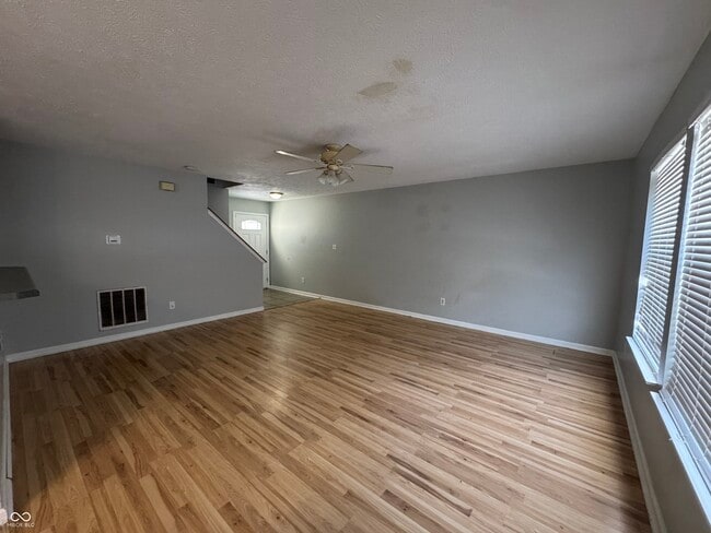 Foto del edificio - 7308 Wellwood Dr