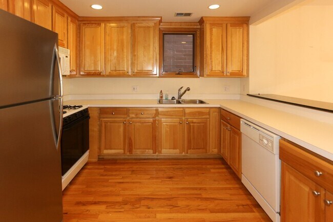 Foto del edificio - 824 W Buckingham Pl