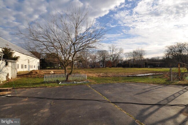 Building Photo - 297 Monmouth Rd
