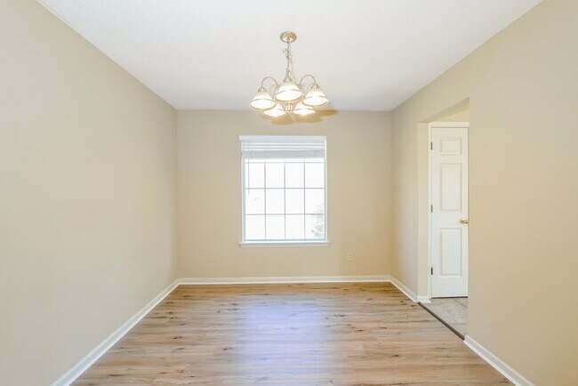 Building Photo - 6929 Country Walk Dr