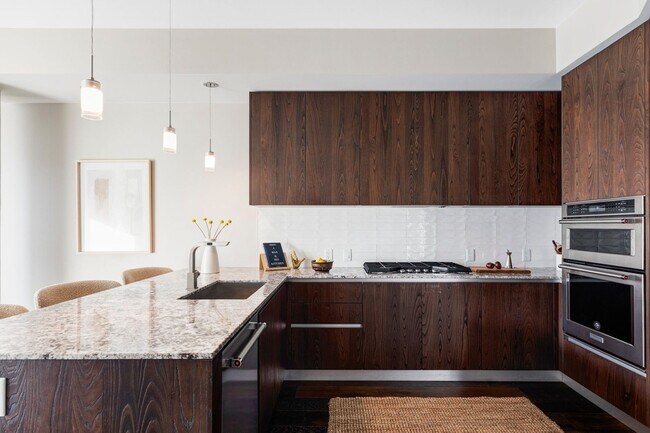 Foto del edificio - Luxury 1 Bedroom + Large Den condo Denver at Sloans Lake