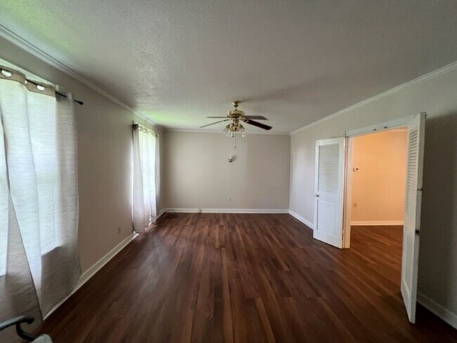 Building Photo - 1825 Barbe