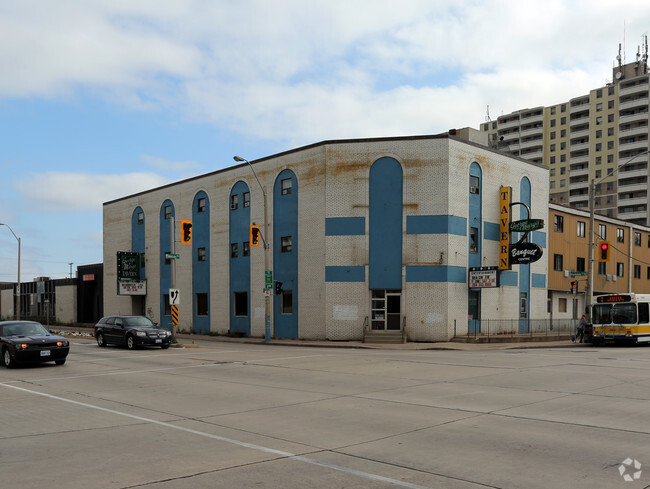 Primary Photo - 205 Parkdale Av N