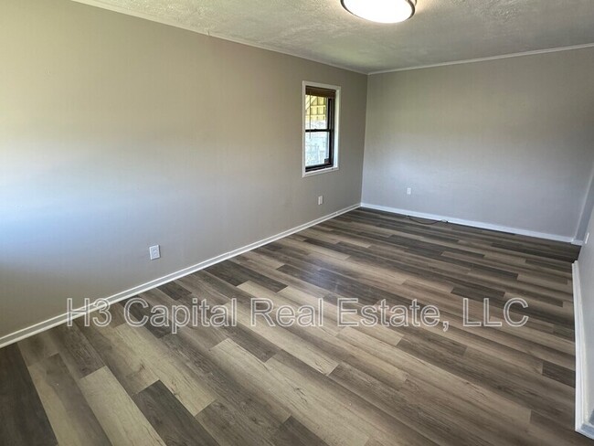 Building Photo - 211 Niagara St