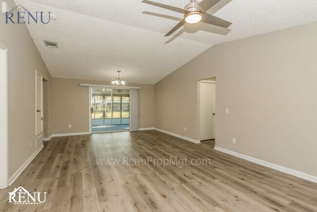 Foto del edificio - This Summer Special is Heating Up!: 50% of...